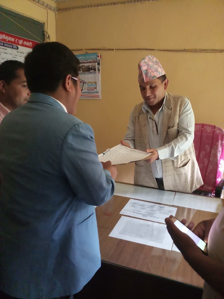 सुर्खेतबाट प्रधानमन्त्रीलाई रक्तिमकोे ज्ञापन पत्र
