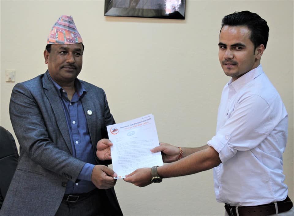नेपाल युवा संस्थाले युवा मन्त्रीलाई बुझायो ज्ञापनपत्र