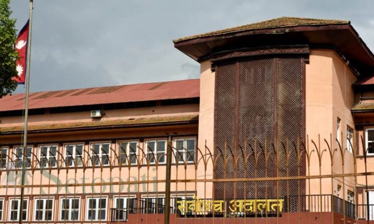मजदुरको स्वास्थ्यमा असर परेको भन्दै सिमेन्टको बोरा लेमिनेसन गर्न सर्वोच्चको आदेश