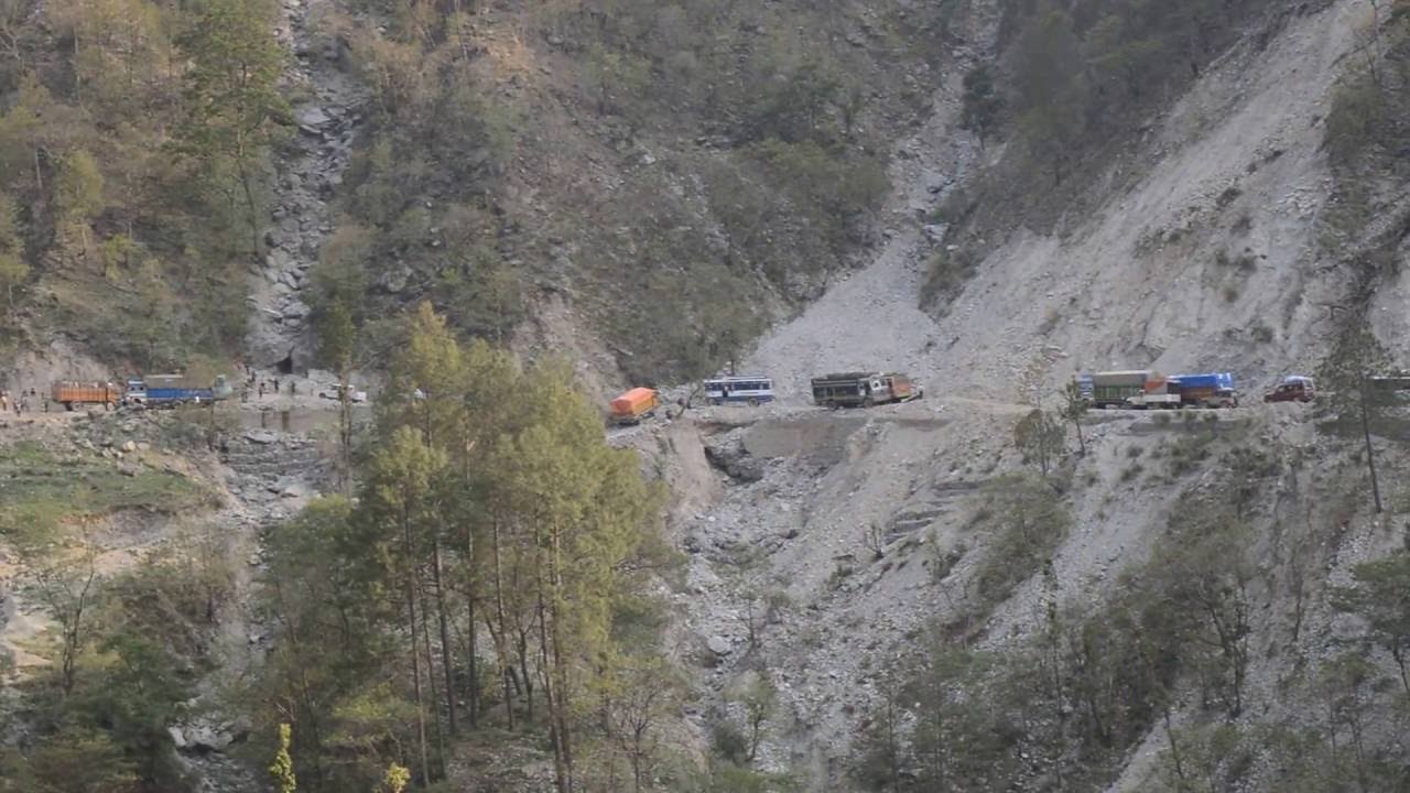 कर्णाली राजमार्गका दर्जन पुल अलपत्र, एकै आयोजनामा पाँच ठेकेदार फेरिए