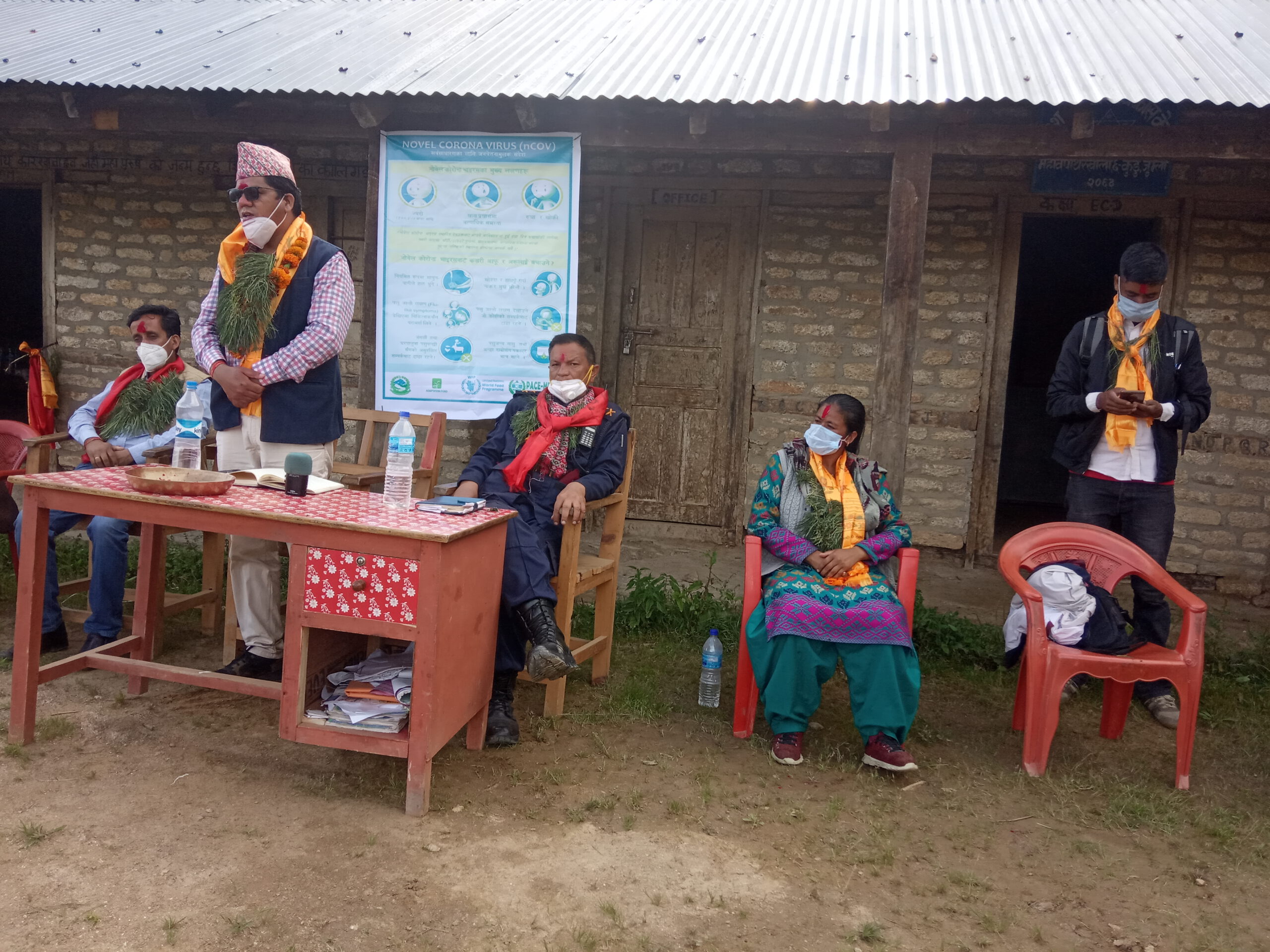 पहिरोको जोखीम बस्ती पहिचान गर्न प्रजिअ थापा ग्रामिण बस्तीमा ।
