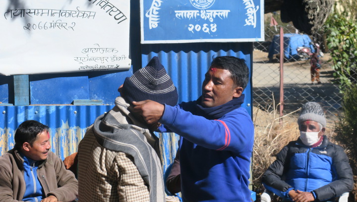 जाडो मौसमका जेष्ठनागरिकलाई न्यानो कपडा