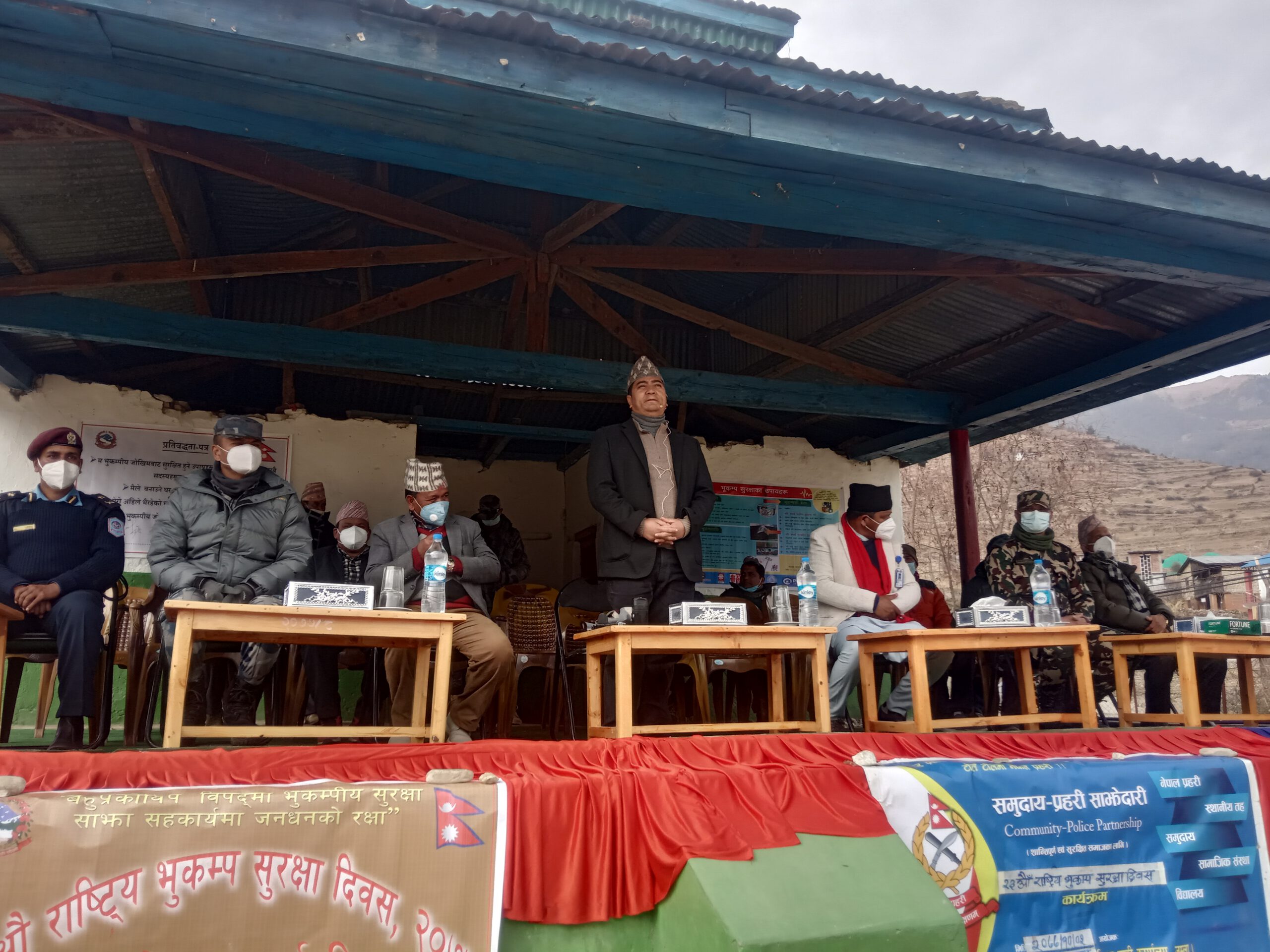 जुम्लाका कैदीबन्दीलाई कारागार भित्रै शिक्षित र ब्यवसायिक ,बन्न मन्त्री भण्डारीको आग्रह