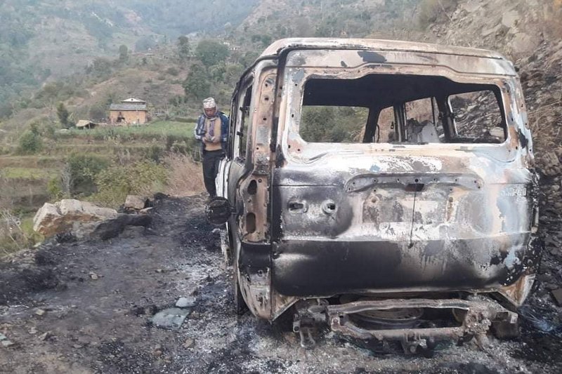 कर्णाली प्रदेशको संसदीय समितिका सभापतिले चढ्ने गाडीमा आगजनी