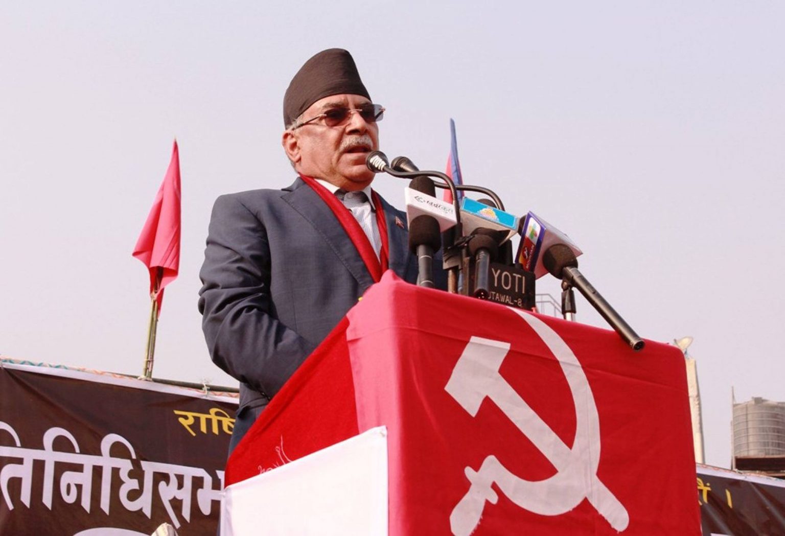 संसद् सचिवालयलाई प्रचण्डको पत्र: ओली दलको नेताबाट हटाएको जानकारी