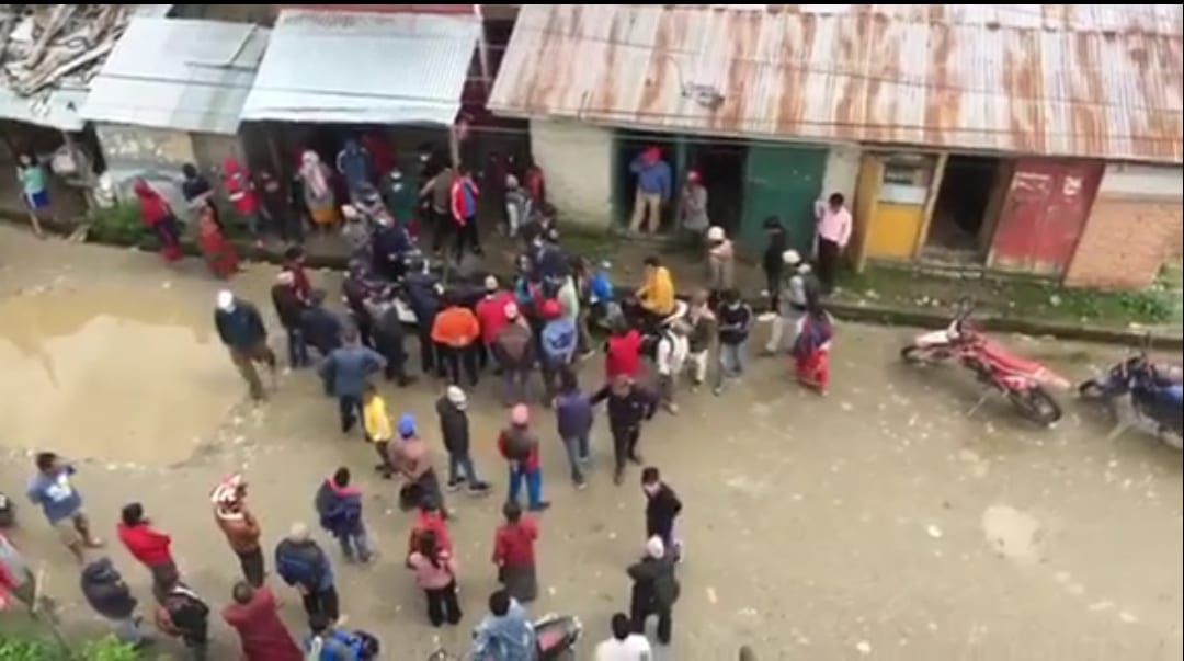 जुम्ला : हवाइसेवा अस्तव्यस्त, टिकट वितरणमा एजेन्टकै हालीमुहाली