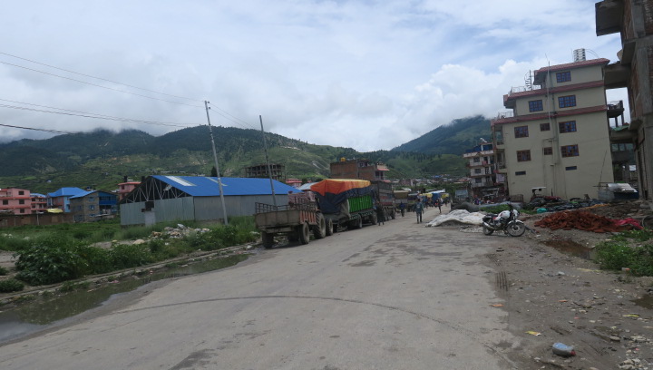 मनपरी भाडा असूल्दै जुम्ला यातायात ,प्रशासन रमिते