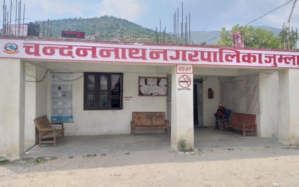 चन्दननाथ नगरपालिका बिवादित सेवाग्राहीलाई सास्ती ,