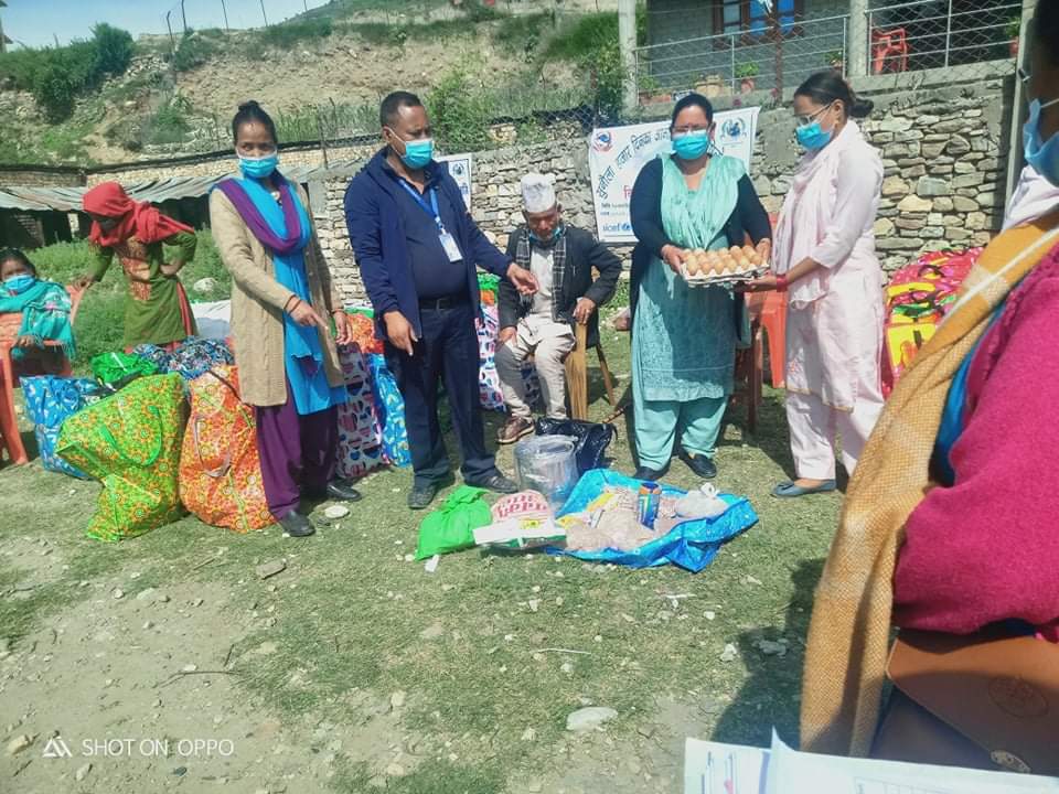 सुनौला हजार दिनका आमालाई ‘पोषण झोला