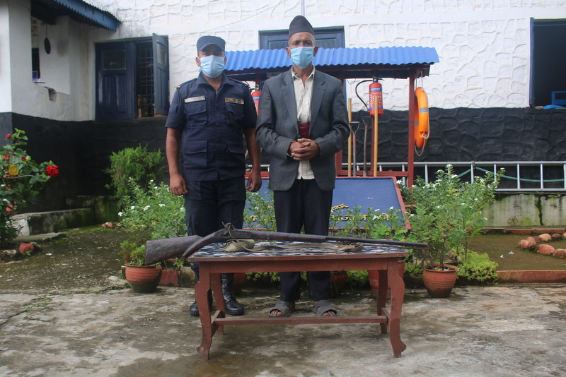 नलगाडबाट एक सातामा हतियारसहित तीनजना पक्राउ