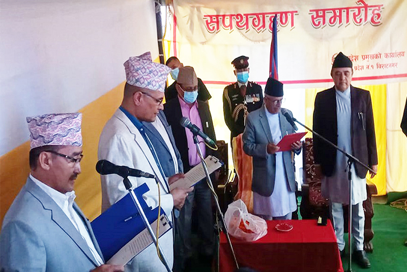 एमाले अध्यक्ष ओलीलाई टेरेनन् प्रदेश १ का मुख्यमन्त्री आचार्यले
