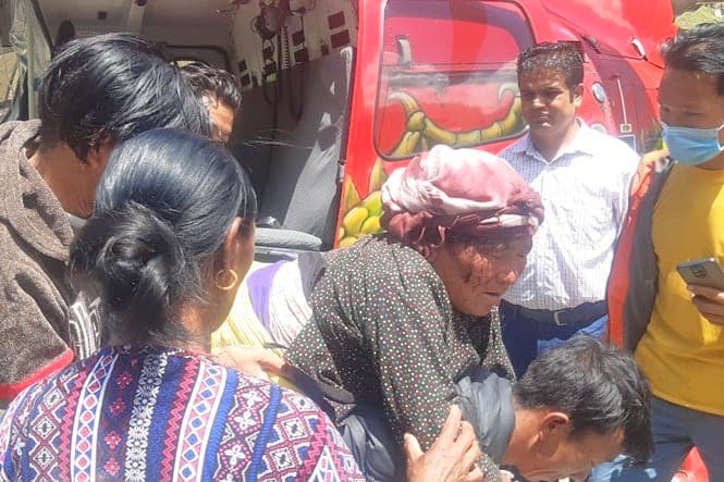 डोल्पामा पूजाको विषयलाई लिएर झडप, घाइतेको हेलिकोप्टरबाट उद्धार