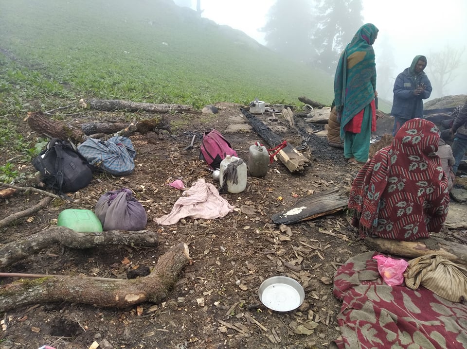 हिमाको छोटा खर्कमा आगलागी २५ भेडाका पाठा जलेर नष्ट