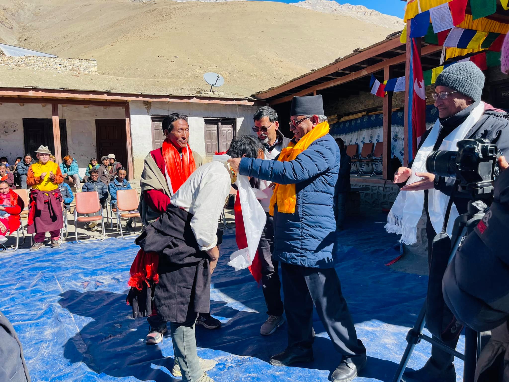 एमालेका डोल्पो गाँउपालिका अध्यक्ष र वडा अध्यक्षहरु माओवादी प्रवेश,प्रचण्डले गरे स्वागत