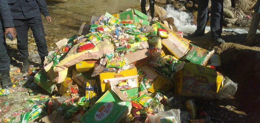 सिजा क्षेत्रका बजारबाट ६० हजार बाराबरको अखाद्य बस्तु नष्ट