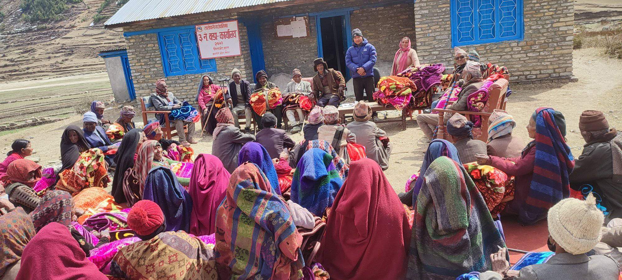 तातोपानीका ७० वर्षमाथिका जेष्ठ नागरिकलाई  कम्बल  बितरण