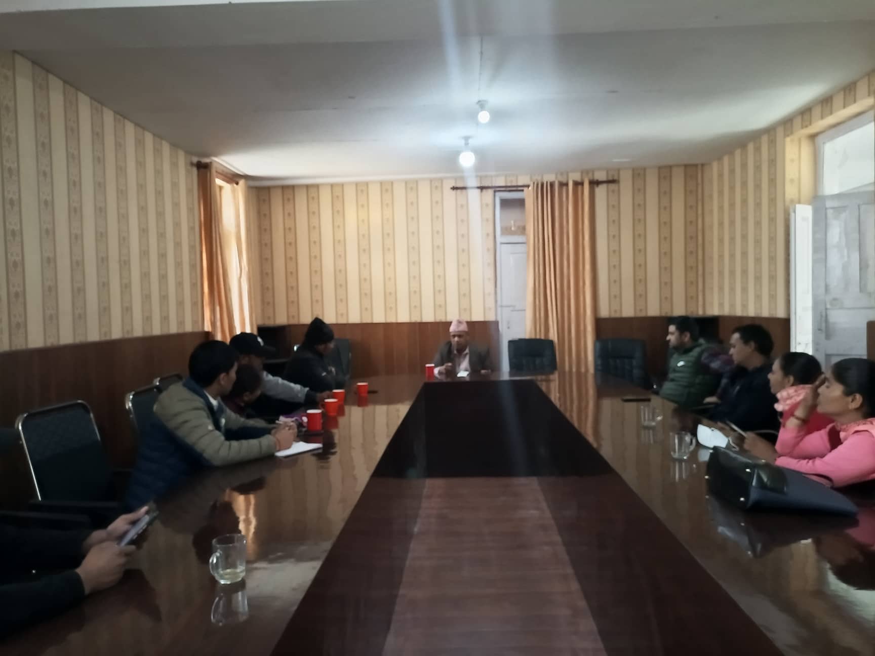 जुम्लाका पत्रकारलाई मतगणना स्थलको सूचना सहज बनाउन मुख्य निर्वाचन अधिकृत सँग छलफल