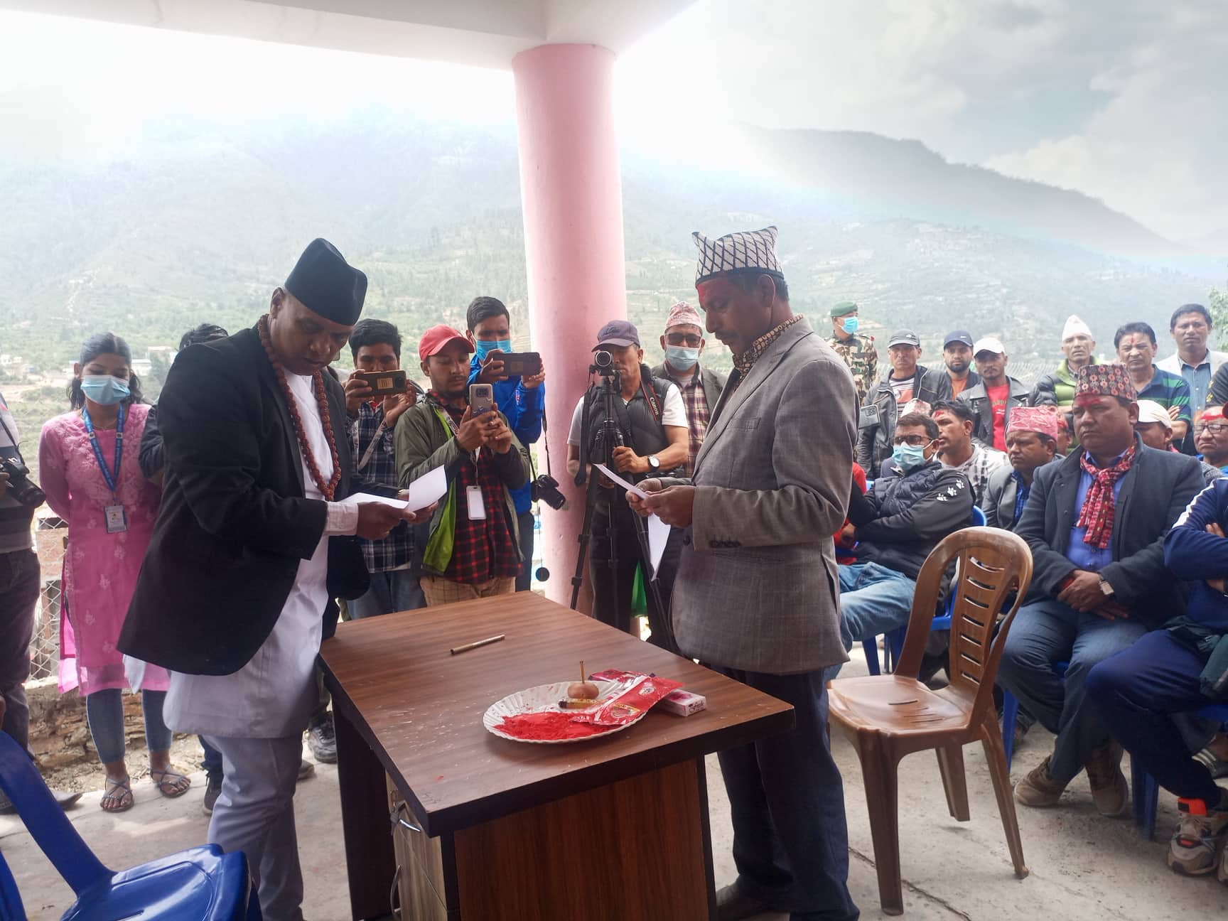जुम्लाका निर्वाचित ८ वटै स्थानीयतहका प्रुमखले लिए सपथ