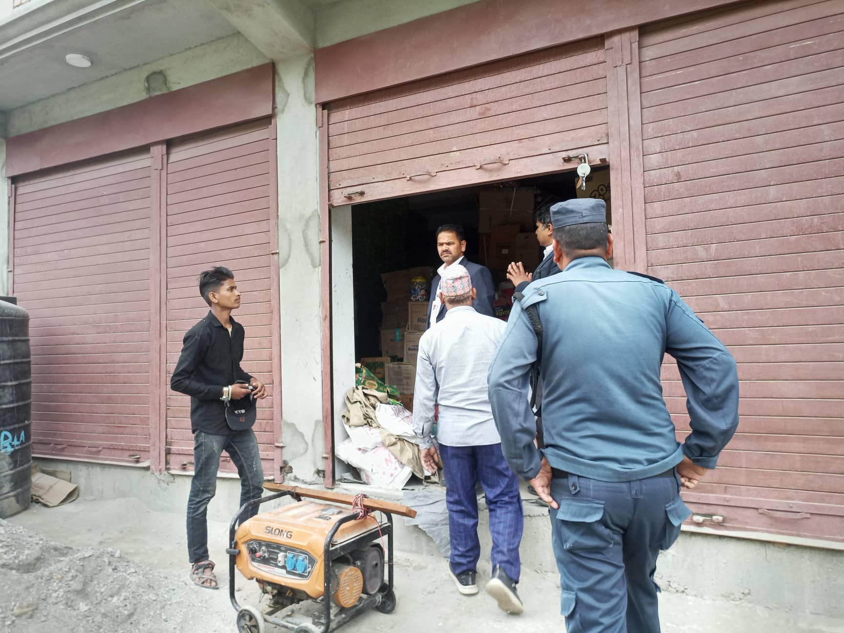 जुम्लाका डिलरमै भेटिन्छन अखाद्य वस्तु