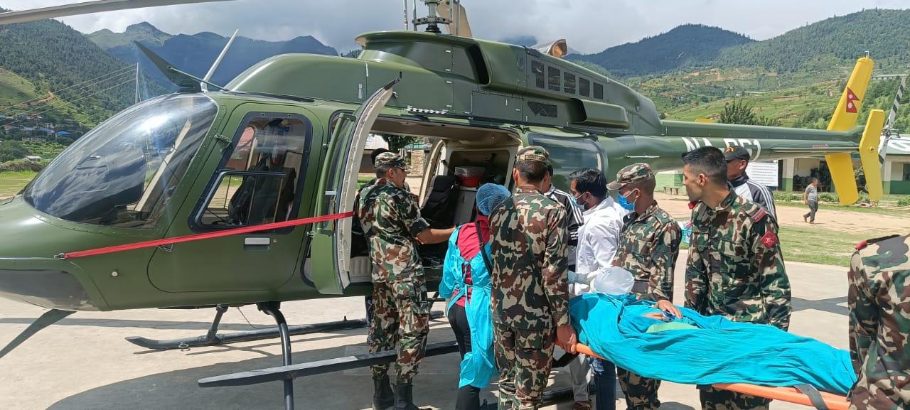 मुगुकी सुत्केरी महिलाको टाउकोमा रगत जमेपछि हेलिकोप्टरमार्फत उद्धार