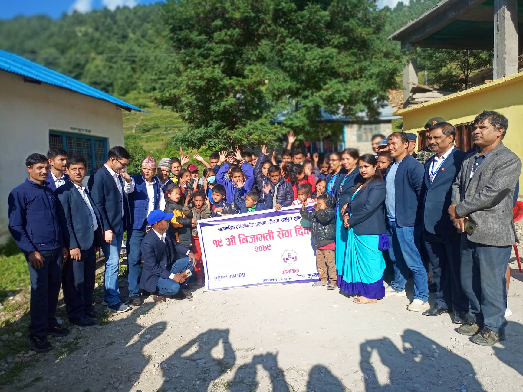 जुम्लामा निजामती दिवस : कर्णाली मावि अनम नगरका बालबालिकालाई ज्याकेट वितरण