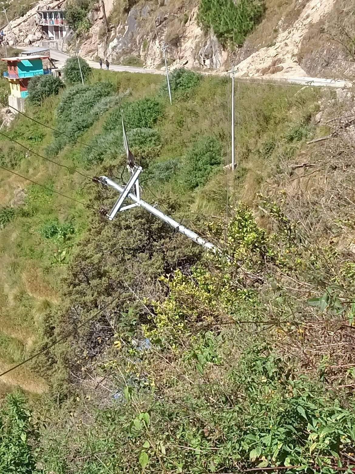 जुम्लामा बाढि पहिरोले अबरुद्ध भएको राष्ट्रिय प्रशारणलाइन सुचारु