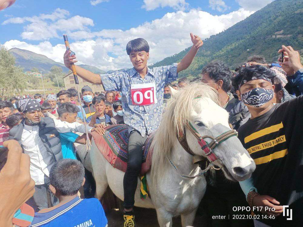 जुम्लाको घोडादौड प्रतियोगिता : विकास बोहराको  घोडा प्रथम