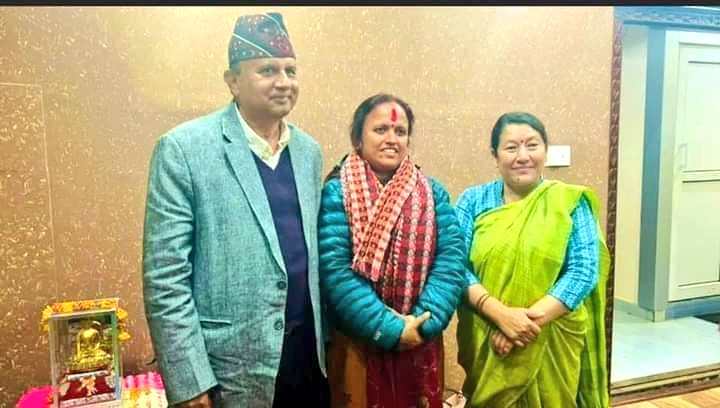 एमाले महासचिव शंकर पोखरेललाई भेट्न पुगिन् रेखा