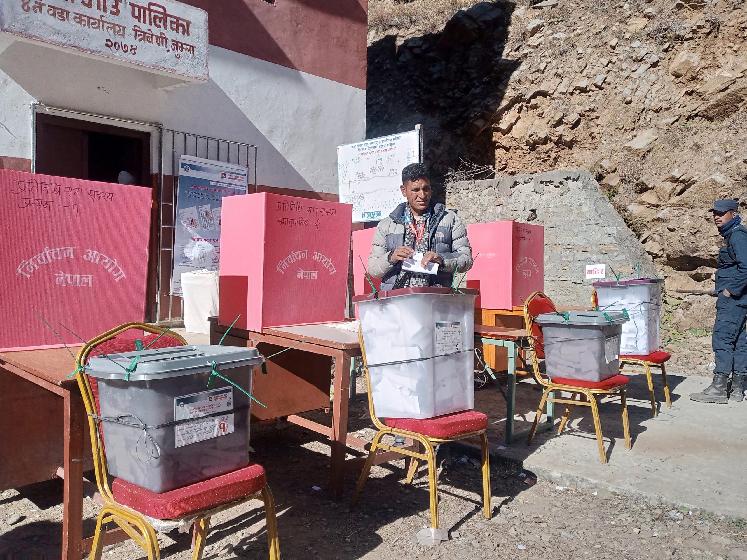 जुम्लामा ६५ प्रतिशत मत खस्यो, पुरुष भन्दा महिला मतदाता बढि