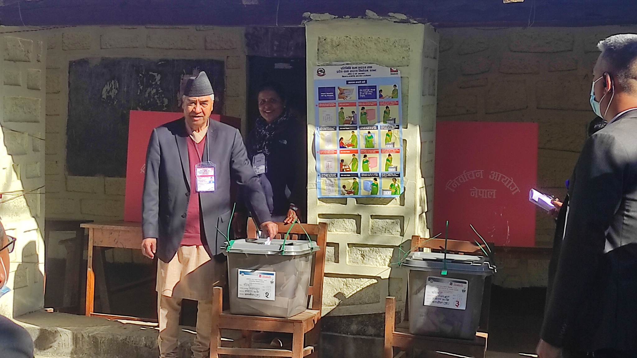 प्रधानमन्त्री देउवाले गरे मतदान