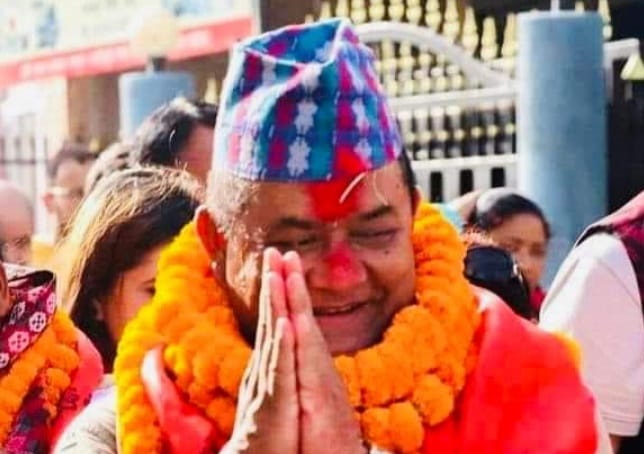 भक्तपुर २ मा कांग्रेसका दुर्लभ थापासँग हारे महेश बस्नेत