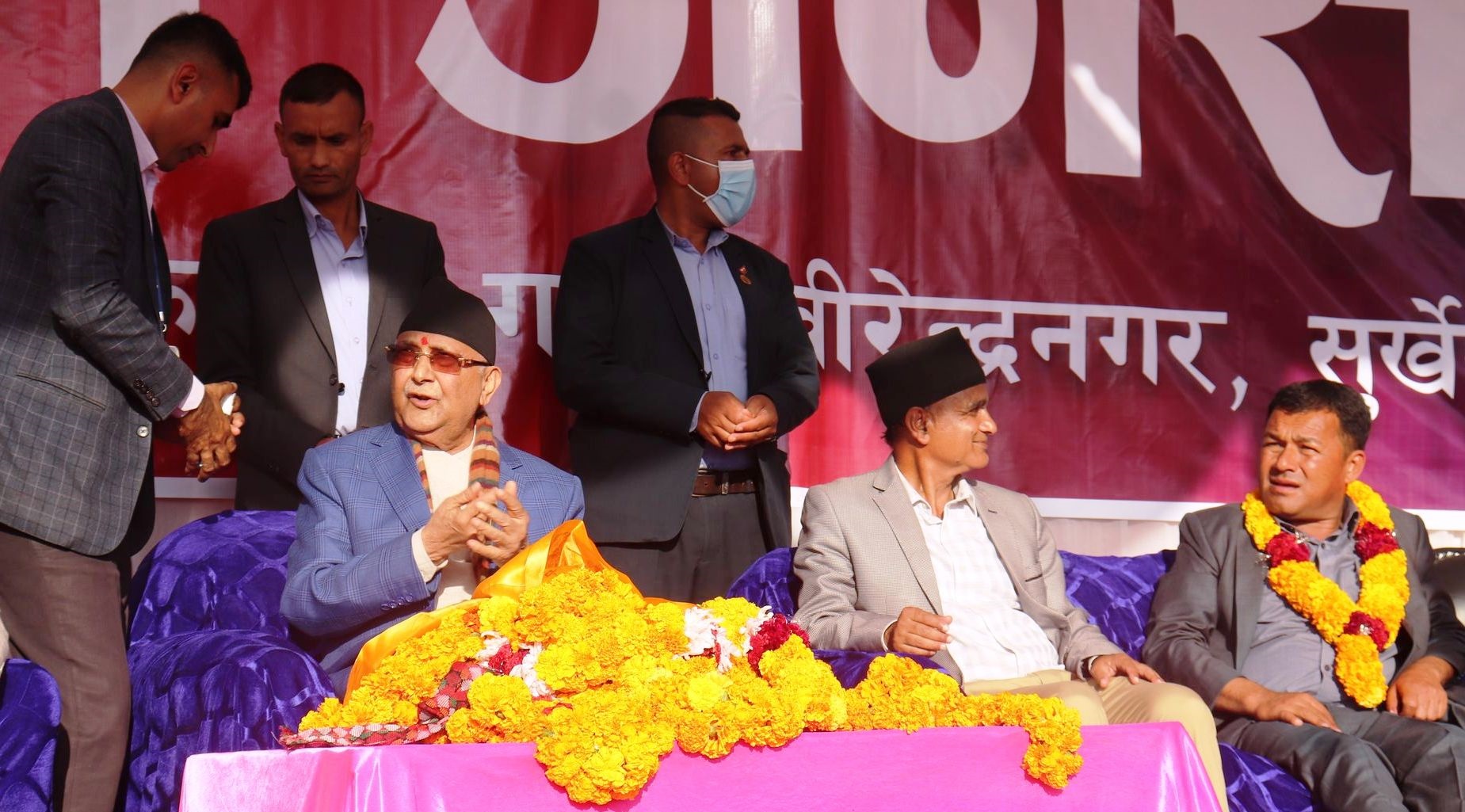 माधव नेपाल गल्ती सच्याएर एमालेमै आउनुस्, महत्वपूर्ण जिम्मेवारी दिन्छौं : ओली