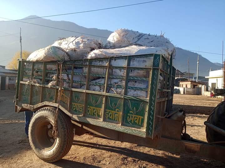 डोल्पाबाट जडिबुटी बोकेको ट्याक्टर जुम्ला प्रहरीको नियन्त्रणमा