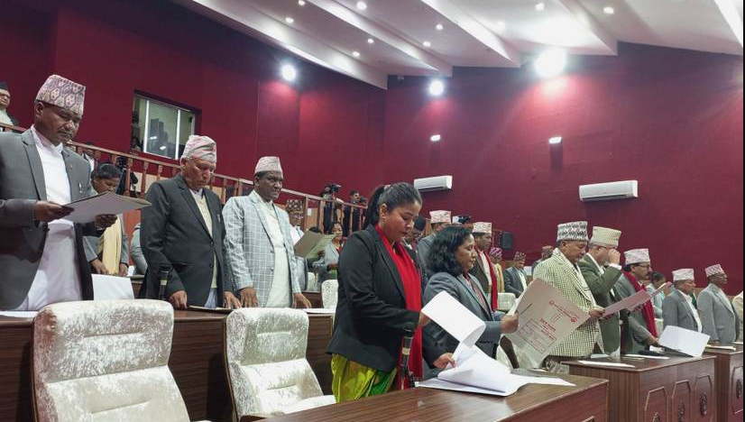कर्णालीका नवनिर्वाचित सांसदहरुले लिए शपथ