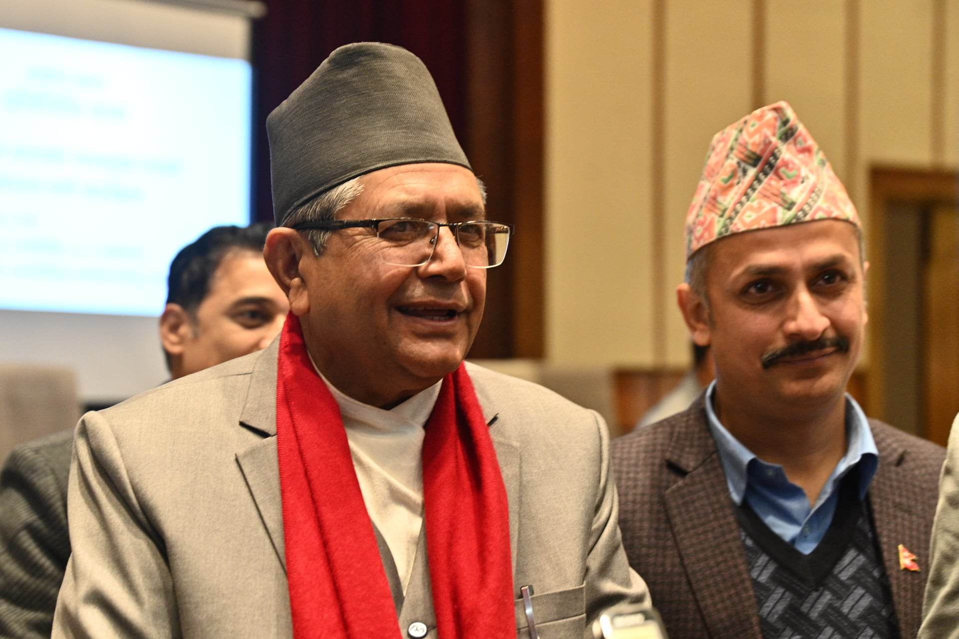सभामुखका उम्मेदवार घिमिरेको प्रस्तावक सुवास नेम्वाङ र समर्थक हितराज पाण्डे