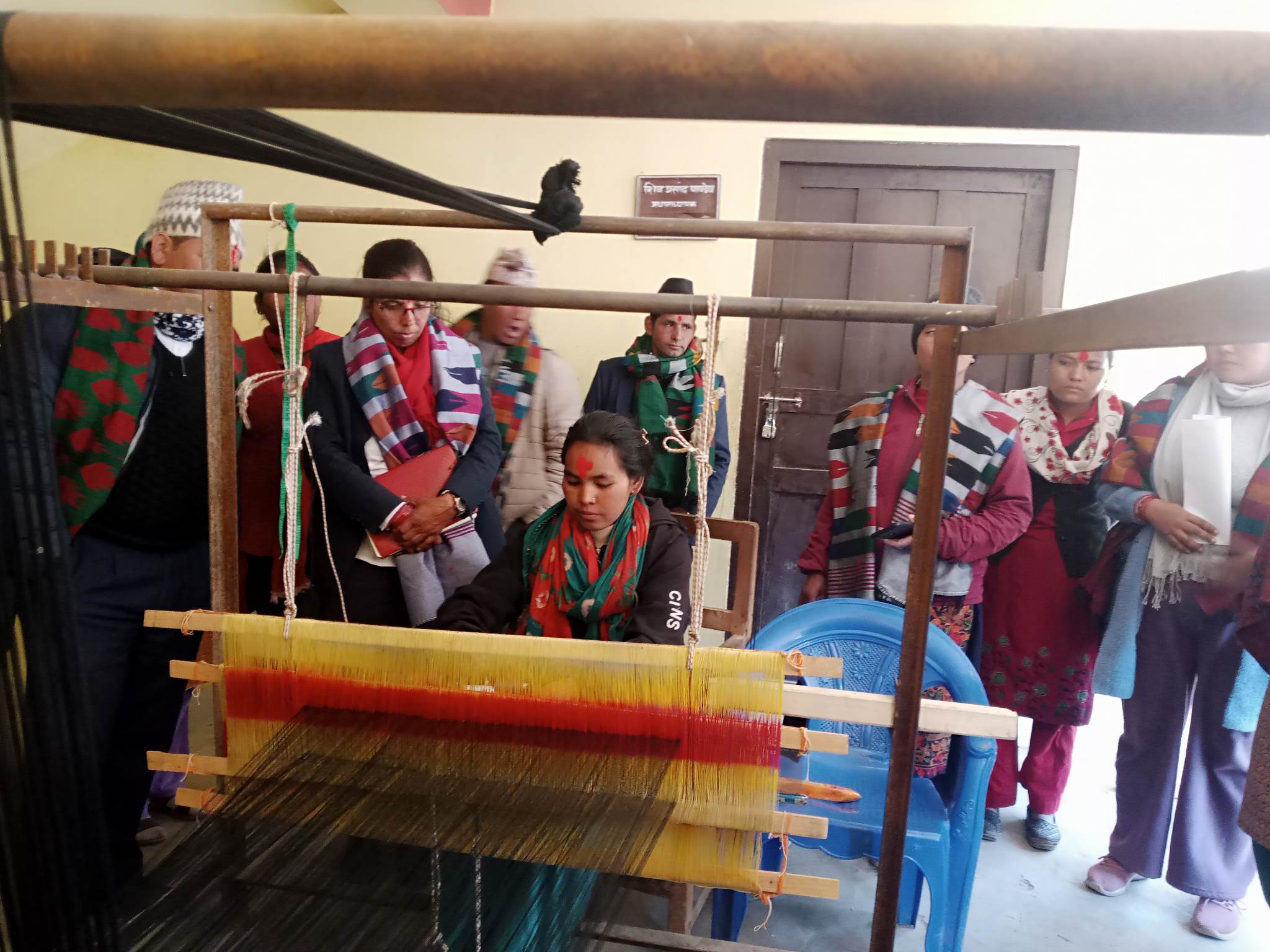 ढाँका बुनेर आत्म निर्भर बन्ने सपना बोक्दै तिलाका महिला