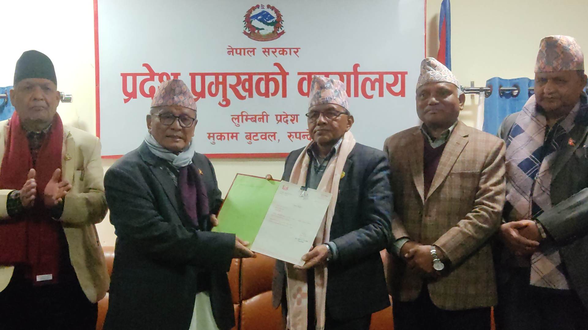 लुम्बिनीको तेस्रो मुख्यमन्त्रीमा एमालेका गिरी नियुक्त, को हुन गिरी ?