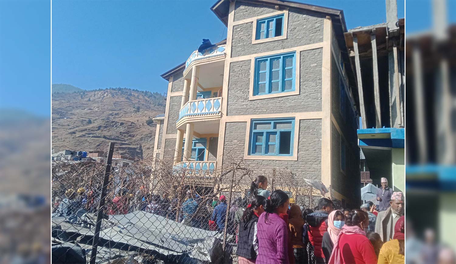 ग्यास लिक हुँदा एक घरमा आगलागी चारकोठा जलेर नष्ट