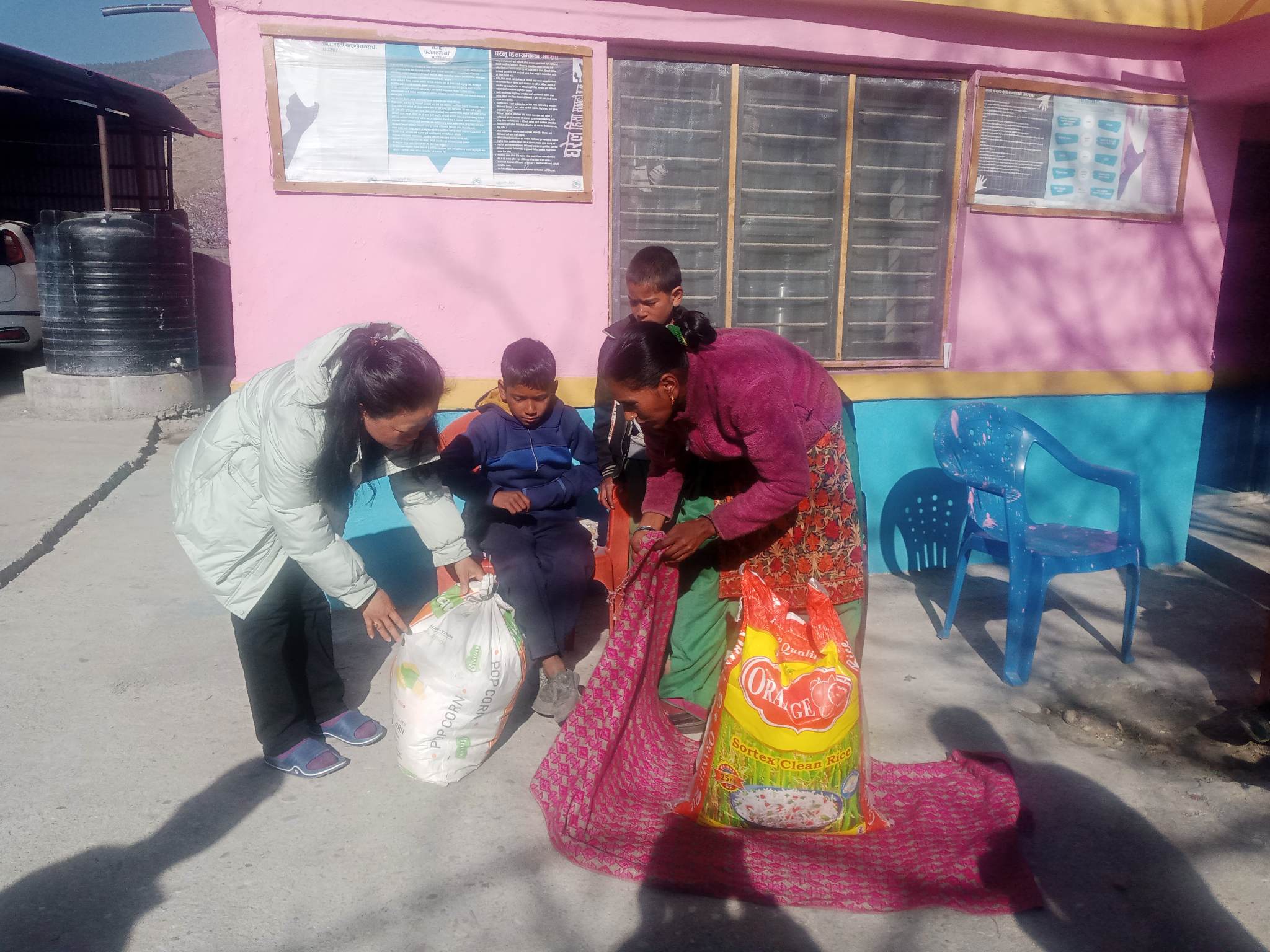 बिपन्न परिवारलाई सरकारी वकिल राईको खाद्यान्न सहयोग