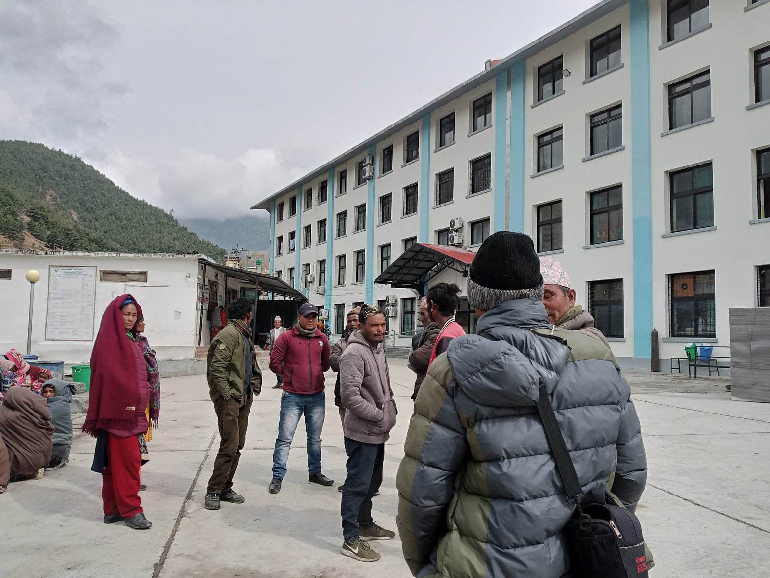 प्रतिष्ठानको हेलचक्राँइले भर्ना भएका बिरामी जुगाड खोलामा मृर्त भेटिए