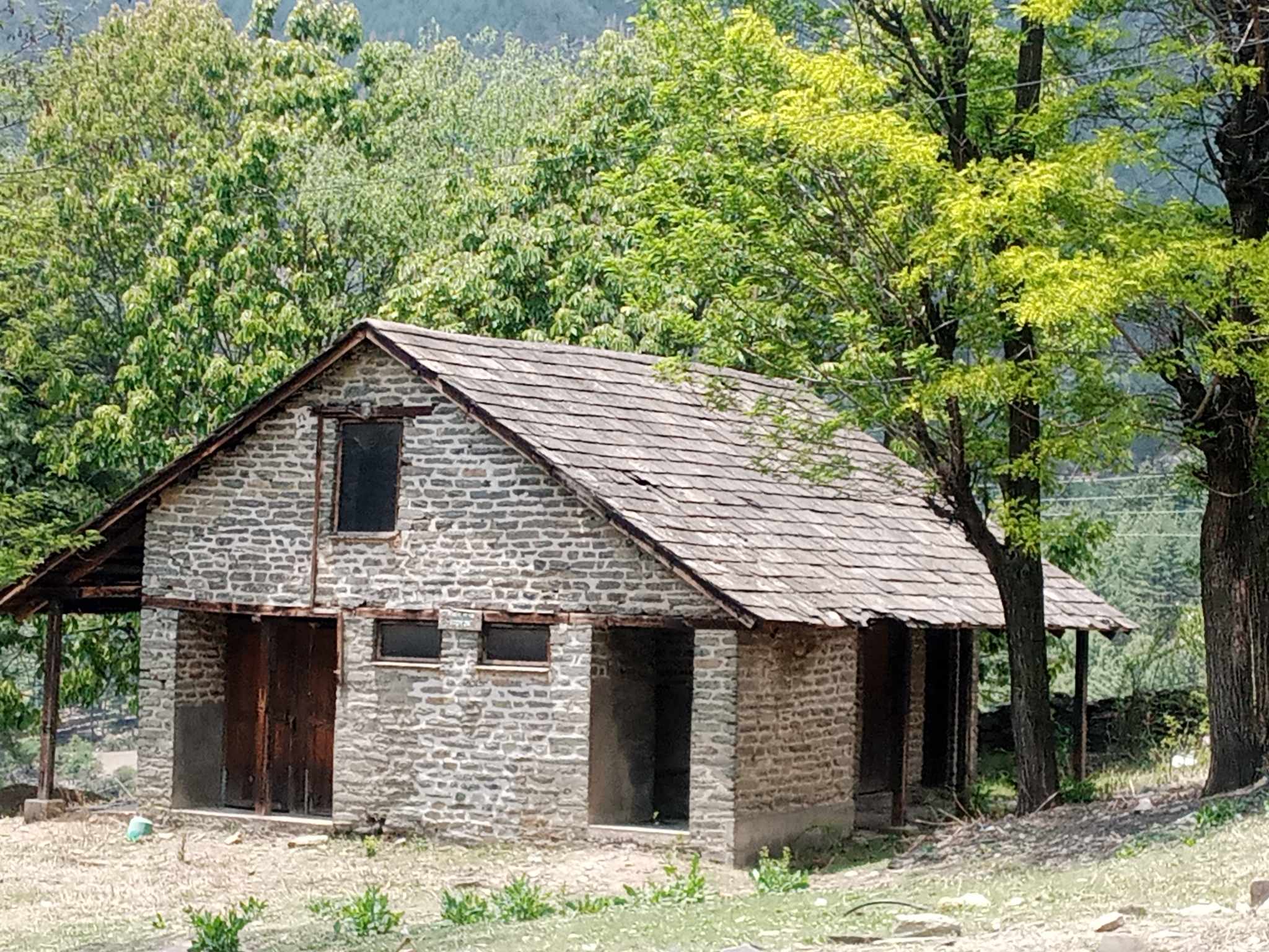 कर्णालीको ज्युँदो इतिहास बोकेको शिक्षालय बजेट अभावले थलियो
