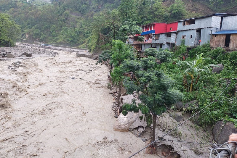 ताप्लेजुङमा पहिरोले एकै परिवारका तीनसहित चारजना बेपत्ता