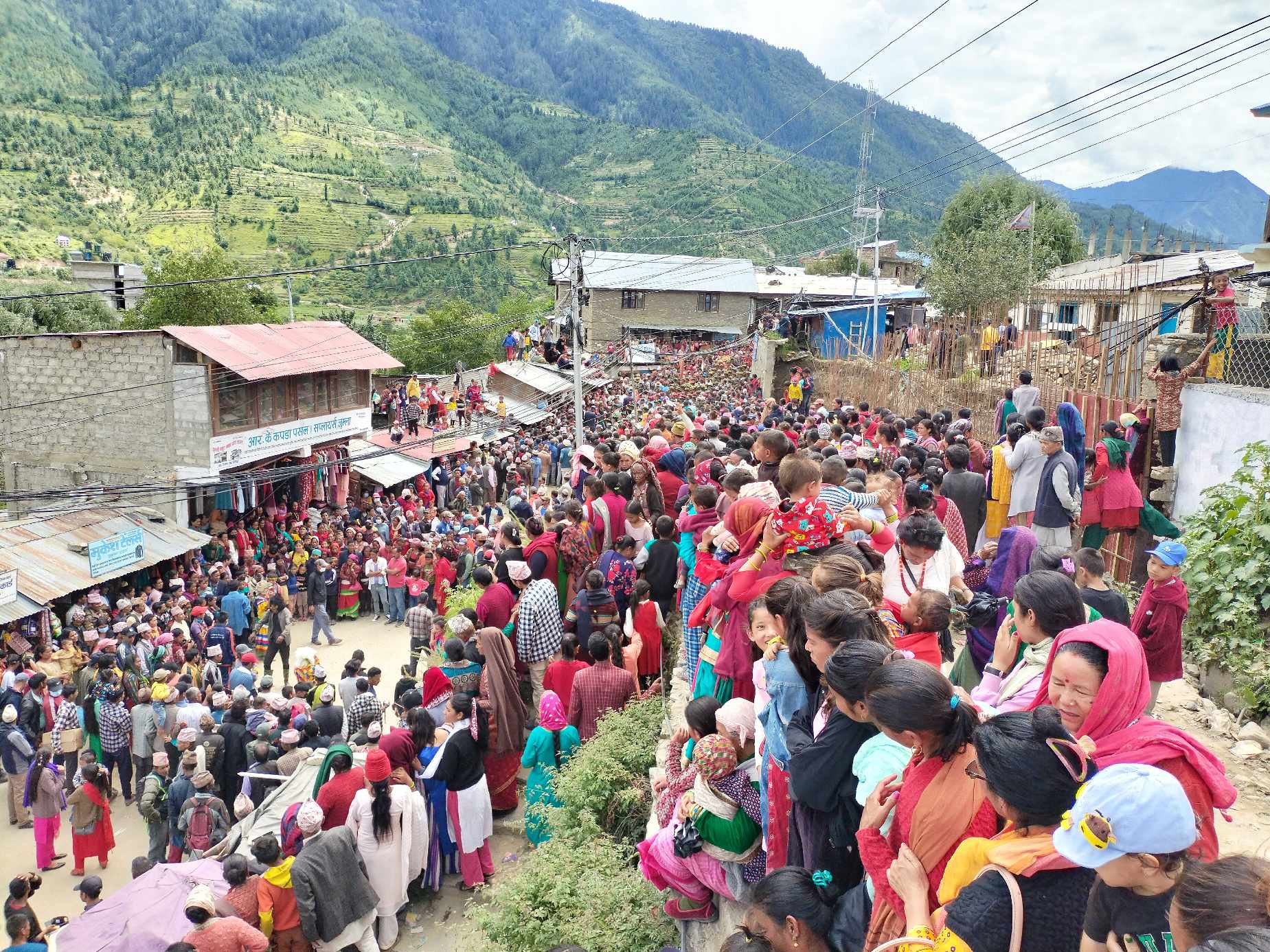 जुम्ला बाट बडिमालिका गएको टोलीमाथी अज्ञात समुहबाट दुब्र्यहार