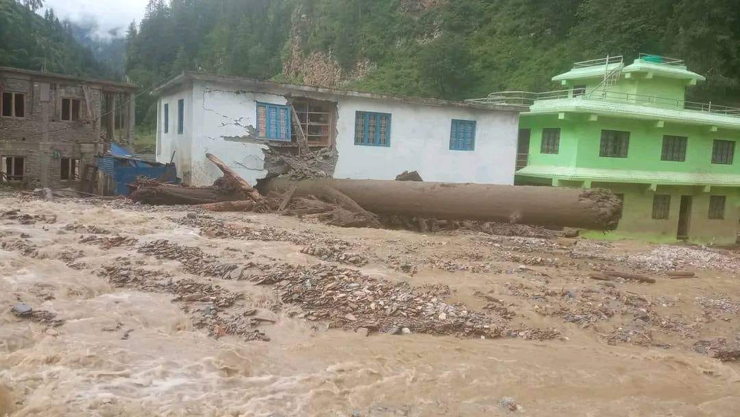 बाढीले क्षेति गरेको पछि देविमहादेव विद्यालयको पठनपाठन प्रभावित