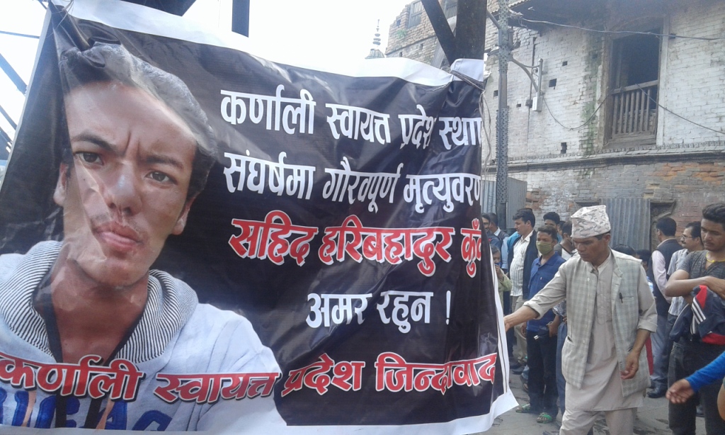सहिद कुंवरको शालिक राख्ने ठाउँ पाईएन : निर्माण भएको शालिक काठमाडौंमै थन्कियो
