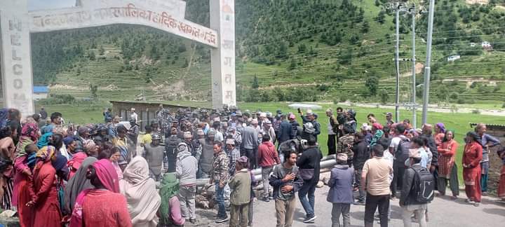 दुई दिन देखि बन्द नाग्मा  जुम्ला सडक खुल्यो