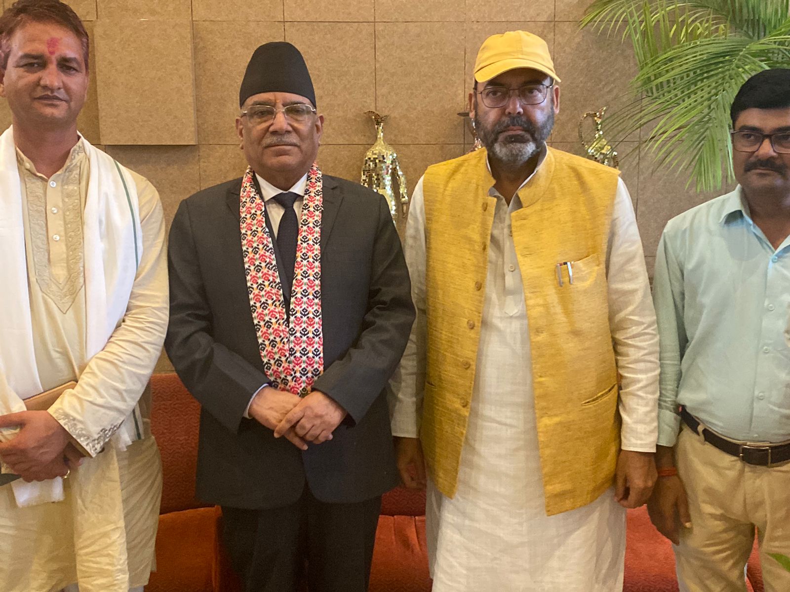 प्रधानमन्त्री प्रचण्डलाई भेटेर अध्यक्ष शाहले मागे शिक्षा,स्वास्थ्यका लागि बजेट