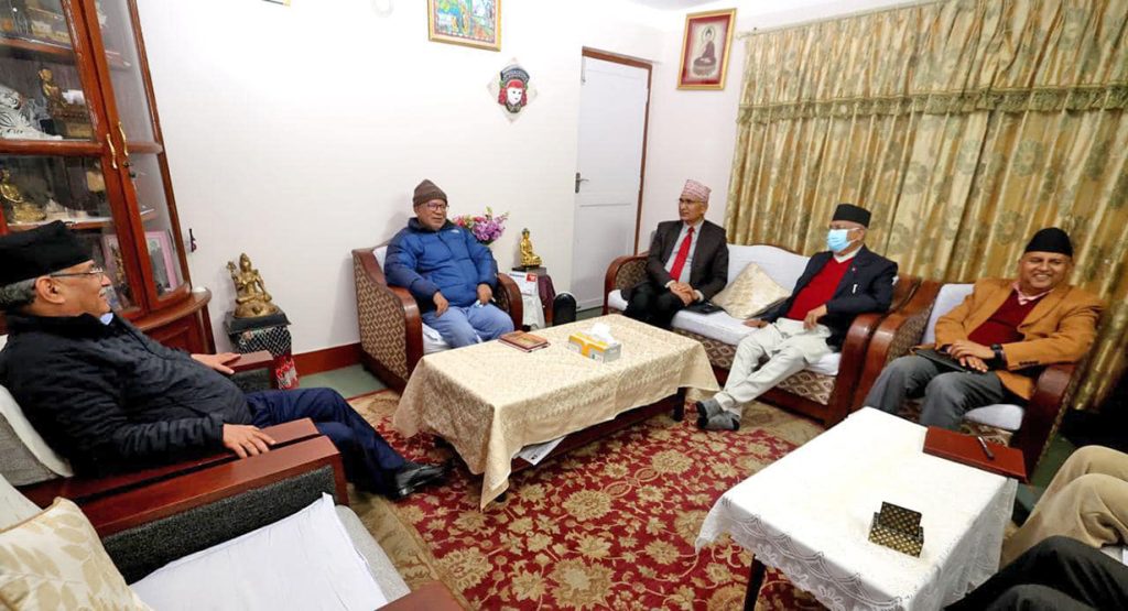 माधव नेपालको घरमा पुगे प्रचण्ड र ओली