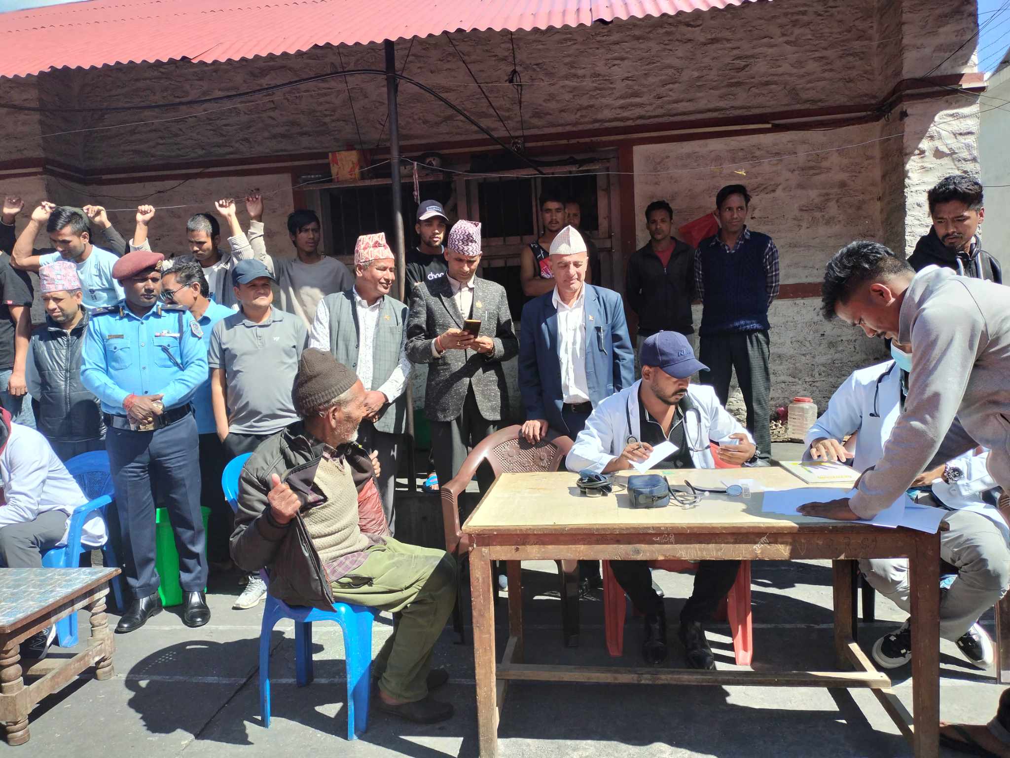 जुम्ला कारागारमा निःशुल्क स्वास्थ्य शिविर :कैदी बन्दीहरुमा  ग्याष्टिक र मानसिक समस्या बढी