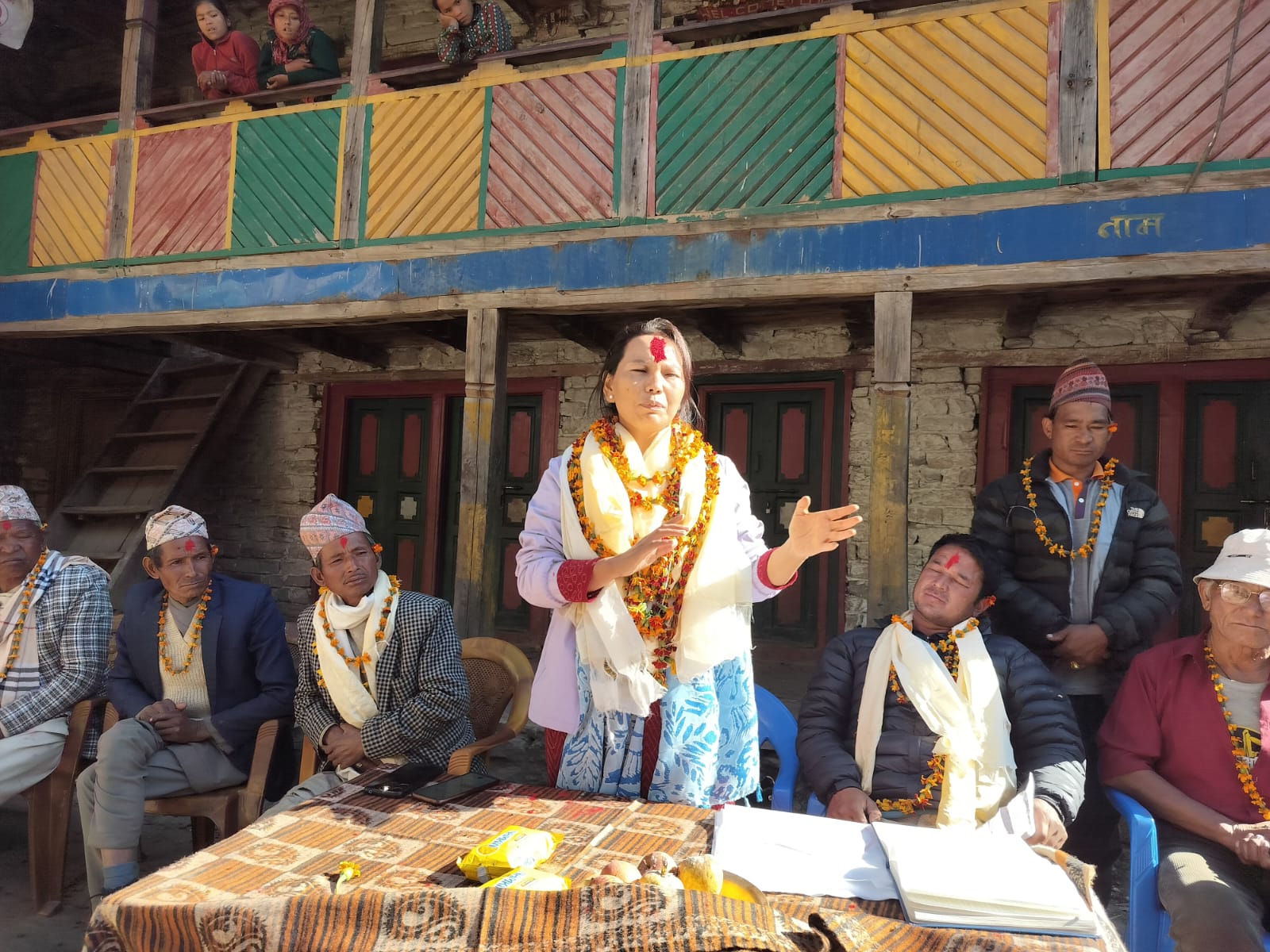 जनताको गुनासो सुन्र्दै सांसद लामा तामाङ(फोटोफिचर)